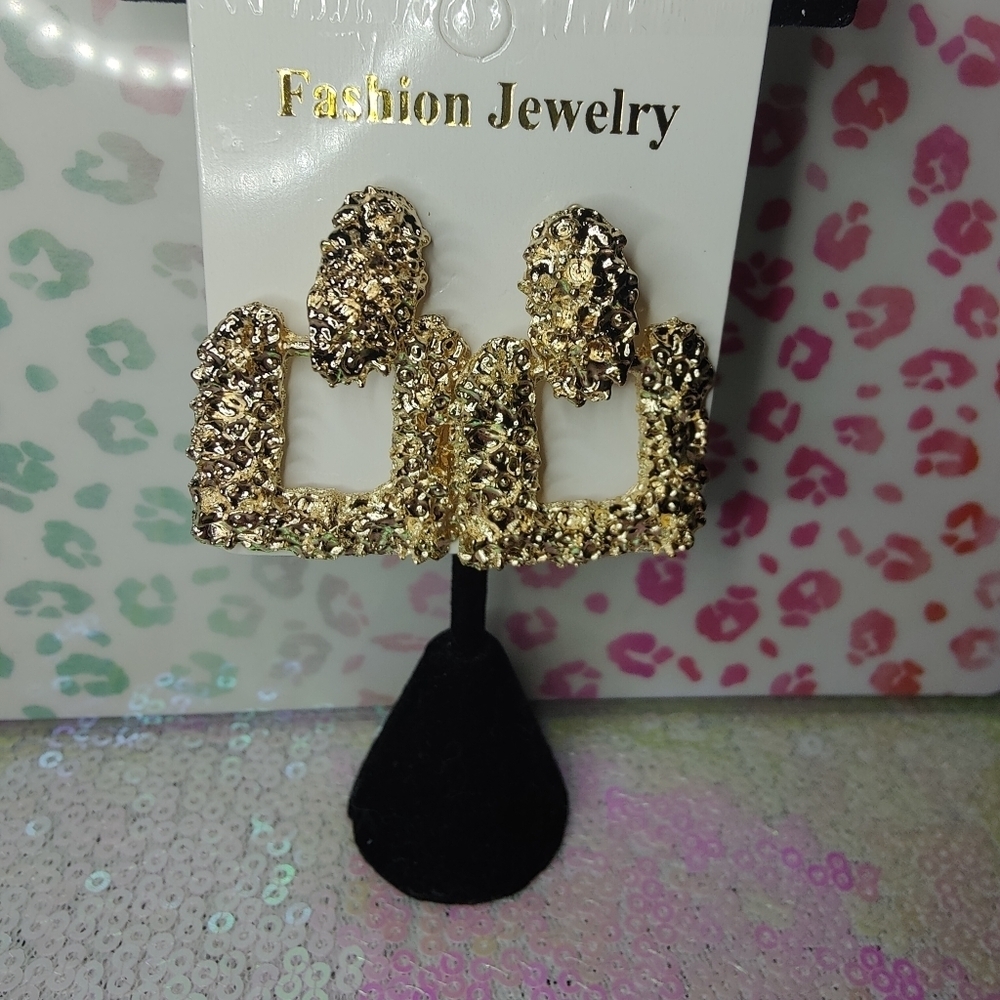 Gold Textured Geometric Statement Drop Earrings NWT - Picture 2 of 3